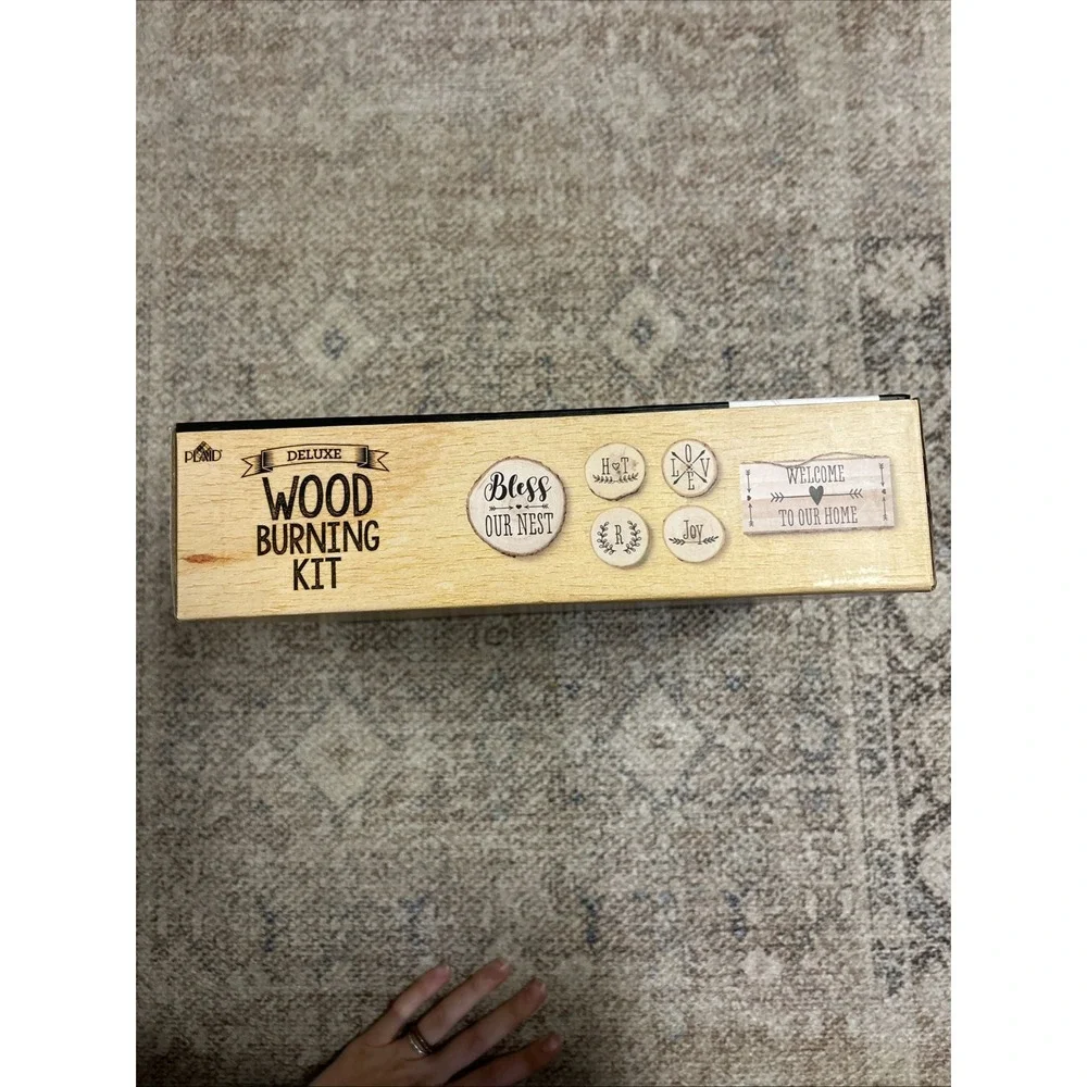 NEW - Plaid Deluxe Wood Burning Kit - 18 Pieces